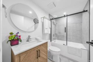 Modern 3BR in Downtown Vancouver Prime Burrard Location - 1