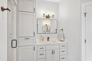 Modern Comfort Cozy 3BR Family Home in Longview - 5