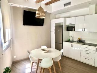 Apartamento renovado con 2 habitaciones en el corazón de Barcelona - ES-341-3 - 2