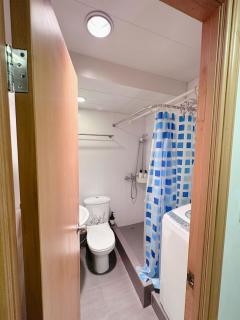 Modern Apartment next to HKU Station in Kennedy Town City Center - 4