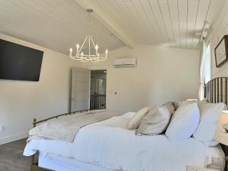 Serene 5BR Farmhouse Retreat in Shoreline Perfect for Gathering & Relaxing - 2