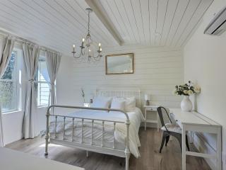 Serene 5BR Farmhouse Retreat in Shoreline Perfect for Gathering & Relaxing - 1