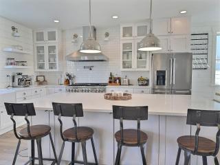 Serene 5BR Farmhouse Retreat in Shoreline Perfect for Gathering & Relaxing - 8
