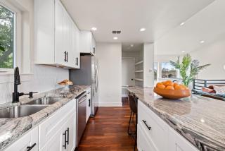 Luminous Renovated Cottage Near Downtown - 1