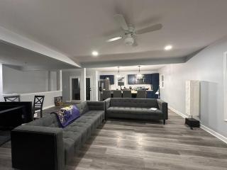 Remodeled Home King Bed 6 beds - 3