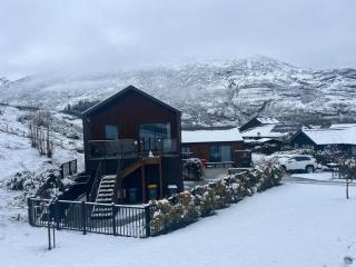 Luxury, Modern Apartment-King Bed-Weber BBQ-Garage - 1