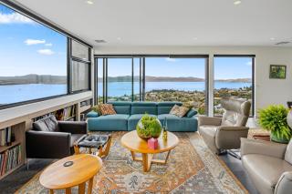 The Glover Glasshouse - 3 Bedroom - Sweeping Views - 9