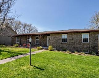 Contractor/Family Hub-3 Living Areas - Sleeps Many - 0