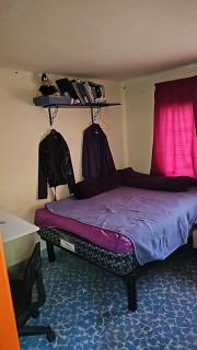 Monoambiente basico para pasar la noche y ducharce - 0