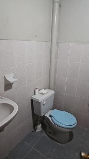 Monoambiente basico para pasar la noche y ducharce - 2