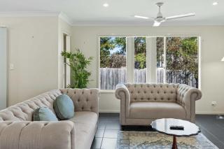 Comfortable 4BR Coomer Escape Close to Everything - 6