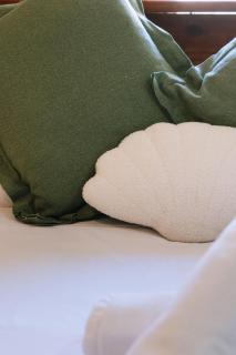 Comfortable 4BR Coomer Escape Close to Everything - 5