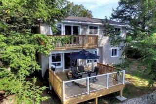 Luxurious Waterfront Retreat on Paudash Lake - RidgeStone Cottage - 0