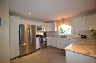 Luxurious Waterfront Retreat on Paudash Lake - RidgeStone Cottage - 5