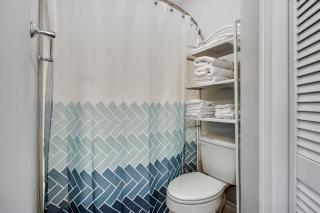 Cozy Holiday Hideaway Sleeps 4 Steps to the Beach Renovated - 6