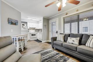 Cozy Holiday Hideaway Sleeps 4 Steps to the Beach Renovated - 2