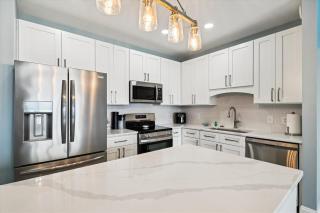 Laketown Wharf 2123 Gulf Views Sleeps 8. ALL NEW UPGRADES - 1