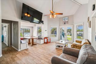 Grand Oaks - 2 Bedroom1 Bath Private Home. Dog Friendly - 8