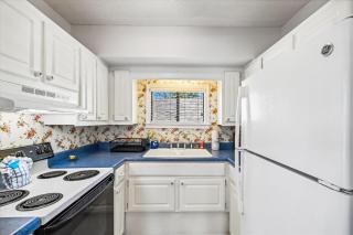 Grand Oaks - 2 Bedroom1 Bath Private Home. Dog Friendly - 4