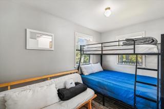 Grand Oaks - 2 Bedroom1 Bath Private Home. Dog Friendly - 1