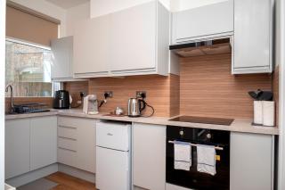 The Ivory Suite- Stylish Central Croydon Apartment - Pass the Keys - 3