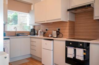 The Ivory Suite- Stylish Central Croydon Apartment - Pass the Keys - 1