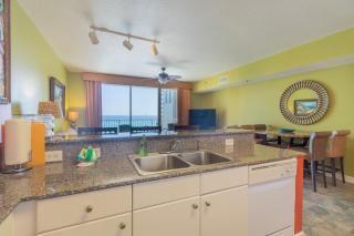 Shores of Panama 621-Sleeps 8 Free Beach Fun Reserved Parking Space - 4