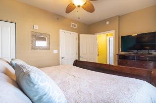 Shores of Panama 621-Sleeps 8 Free Beach Fun Reserved Parking Space - 1