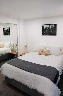 Luxe City Rd Southbank Apartment - 7