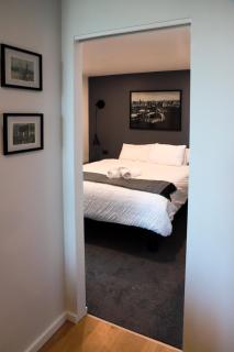 Luxe City Rd Southbank Apartment - 8