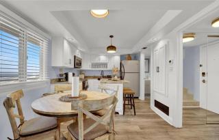 Pinnacle Port Penthouse - Beautiful 2 Bdrm - 8