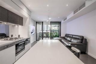 Noir Reverie - 1BR Designer Apt by the River with Parking - Brisbane - 3