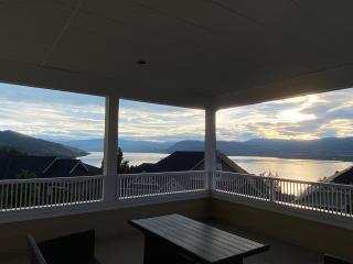 Lakeview Peaceful 2BR Stay in Beautiful Kelowna - 6