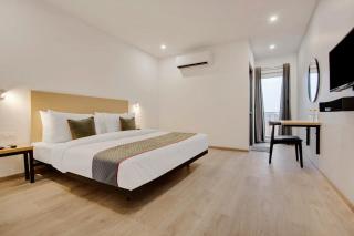 Townhouse Sector 49 Near Logix city centre - 9