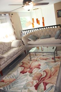 Spacious retreat with 5 bedrooms full kitchen, fenced sports court, free parking - 9