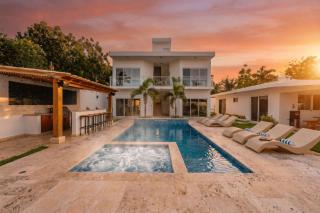Green Palace 7 Bedroom Villa in Sosua with Security - 0
