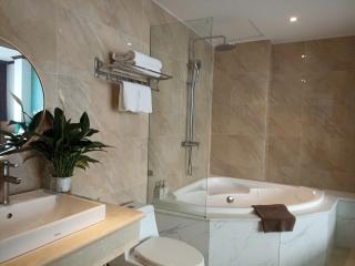 Azen Westlake Hanoi Hotel - 4