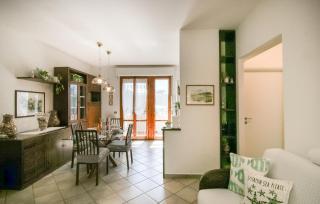 2 Bedroom Gorgeous Apartment In Marina Di Massa - 6