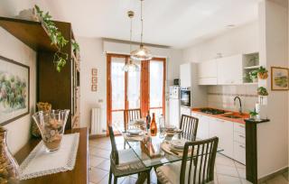 2 Bedroom Gorgeous Apartment In Marina Di Massa - 5