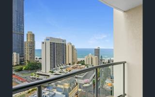 Chevron Renaissance - Private Apartments by Coastal Letting Co - 3