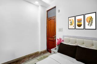 Hotel O Iskcon Temple Rohini Formerly Golden Key - 1