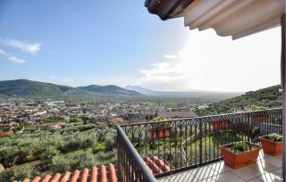 3 Bedroom Awesome Apartment In Avella - 1