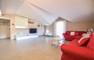 3 Bedroom Awesome Apartment In Avella - 8