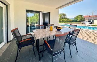 Stunning Home In Donji Prolozac - 9