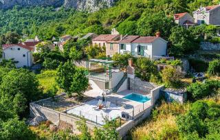 Awesome Home In Tucepi - 0