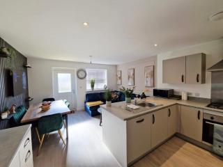 The Cozy Stopover 3 bedroom house with free Parking - 2