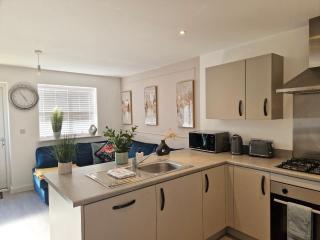 The Cozy Stopover 3 bedroom house with free Parking - 3