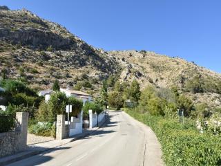 Mediterranean Escape with Garden - 9