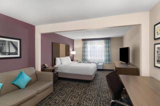 La Quinta by Wyndham Fayetteville - 2