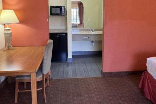 Travelodge by Wyndham Lubbock - 9